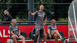 VI: 'Er is nog een hoop werk aan de winkel voor Van Persie'