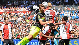 'Van Persie lijkt meevaller te krijgen in de verdediging'