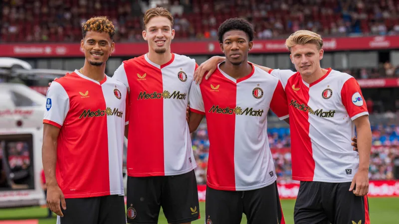 'Valente, Sauer, Borges en Carrillo sluiten aan bij Feyenoord onder 21 voor oefenwedstrijd'