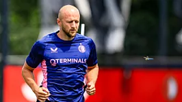 Trauner niet in selectie voor wedstrijd tegen Fenerbahçe SK, Van Persie wacht lastige puzzel achterin