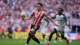 Feyenoord hoopt met hulp van de KNVB Ahmedhodžić speelgerechtigd te krijgen