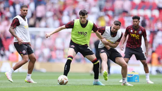 FOTO | Ahmedhodžić nu al op trainingsveld