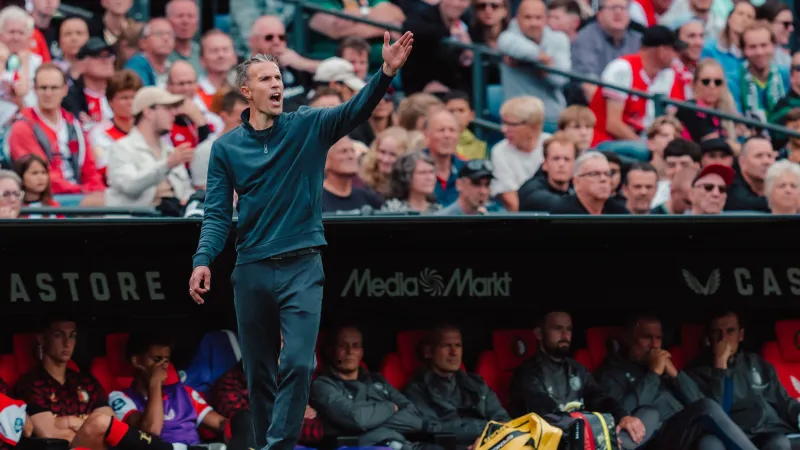 Vermoedelijke opstelling: 'Van Persie start direct met nieuwkomer'