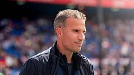 OPSTELLING | Van Persie geeft direct basisplaats aan Ahmedhodžić