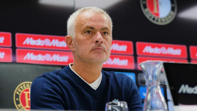 Mourinho op de schopstoel, Turkse media fileren trainer: 'Al 14 maanden zonder resultaat'