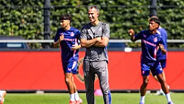 Vermoedelijke opstelling: 'Van Persie voert één wijziging door'