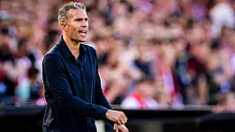 Van Persie: 'Het is gewoon een voetbalveld op een andere plek'