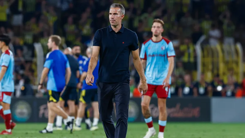 'Robin van Persie moet nog laten zien of hij de juiste coach is voor dit Feyenoord'