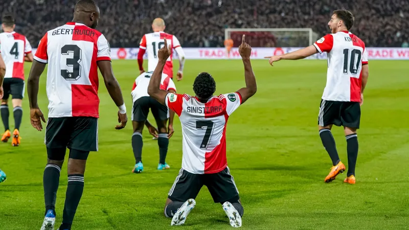 'Voormalig Feyenoord-aanvaller staat voor  Zuid-Amerikaans avontuur'