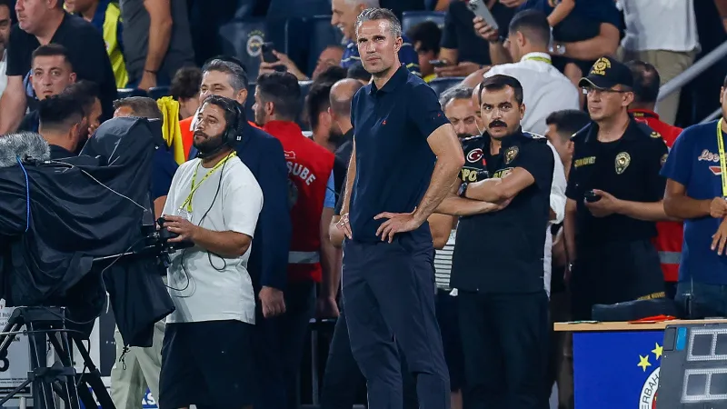 Van Persie: 'Excelsior-uit moet Feyenoord weer op de rails zetten'