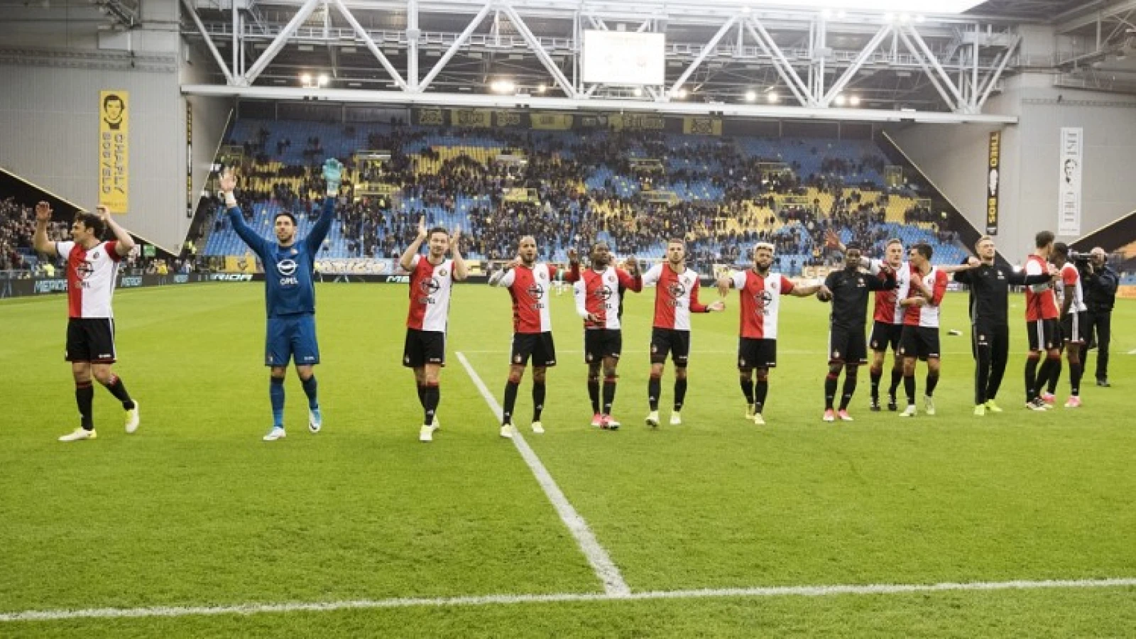 STAND | Ajax verliest, Feyenoord zet reuzenstap richting kampioenschap