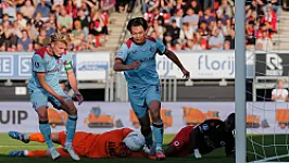 'Feyenoord ziet in spits serieuze optie, Ueda wil niets weten van vertrek'