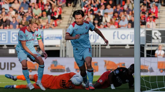 'Feyenoord ziet in spits serieuze optie, Ueda wil niets weten van vertrek'