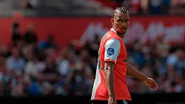 'Geen definitieve transfer Stengs, spitspositie blijft lastig in te vullen'