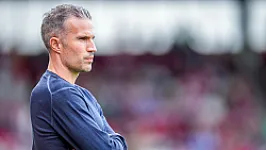 Van Persie over Hadj Moussa: 'Dat moet er gewoon uit'