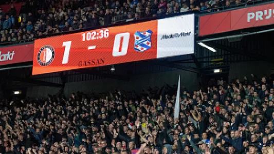 STAND | Feyenoord zonder puntverlies aan kop in Eredivisie