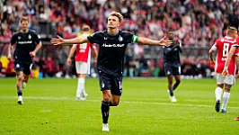 UITGELICHT | Feyenoord laat dure punten liggen: cijfers tonen wie écht de baas was in Alkmaar