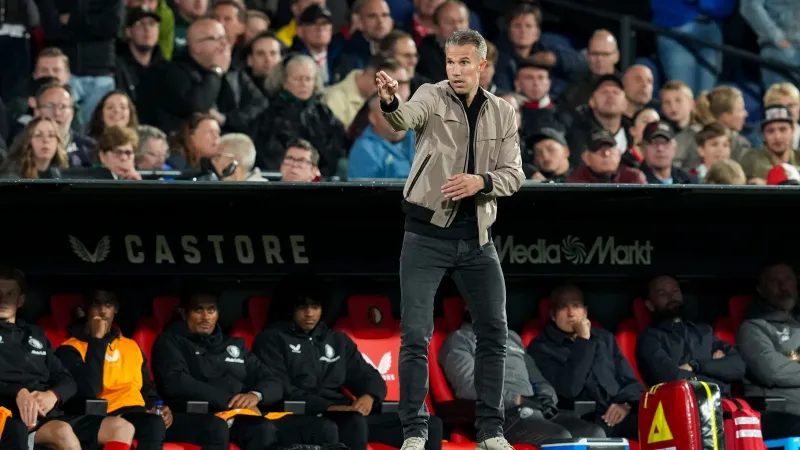 Verbazing over onlogisch besluit: 'Dat vindt Van Persie dan niet noodzakelijk'