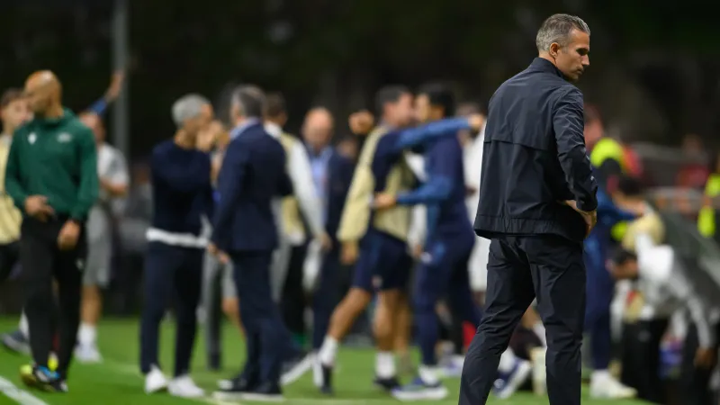 Van Persie: 'Dan zit je eigenlijk naar een wedstrijd te kijken waarvan ik denk: 'wanneer gaat 'ie een keer beginnen?''