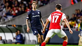 PraatMee | Moet Feyenoord evenveel prioriteit geven aan de Europa League als aan de Eredivisie?
