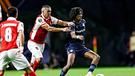 Jeng vergeleken met Feyenoord-legende: 'Ze vinden dat ik op hem lijk, hè'