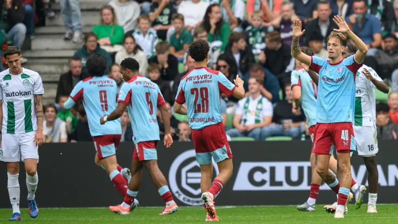 Feyenoord wint nipt van FC Groningen en blijft koploper