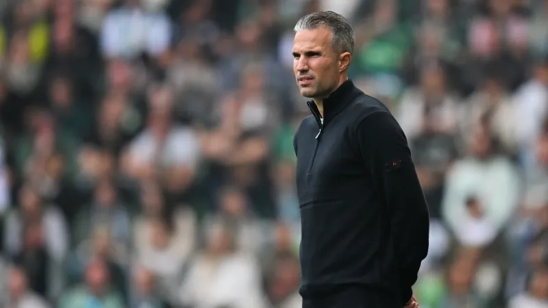 Van Persie komt met update over blessure van verdediger: 'Het ziet er niet heel goed uit'