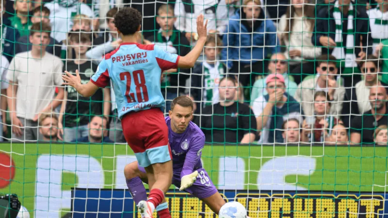 Complimenten voor Feyenoorder: 'Hij stond er op de belangrijke momenten, waardoor Feyenoord een lastige uitwedstrijd wint'