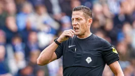 Jeroen Manschot scheidsrechter tijdens wedstrijd tussen Feyenoord en FC Utrecht