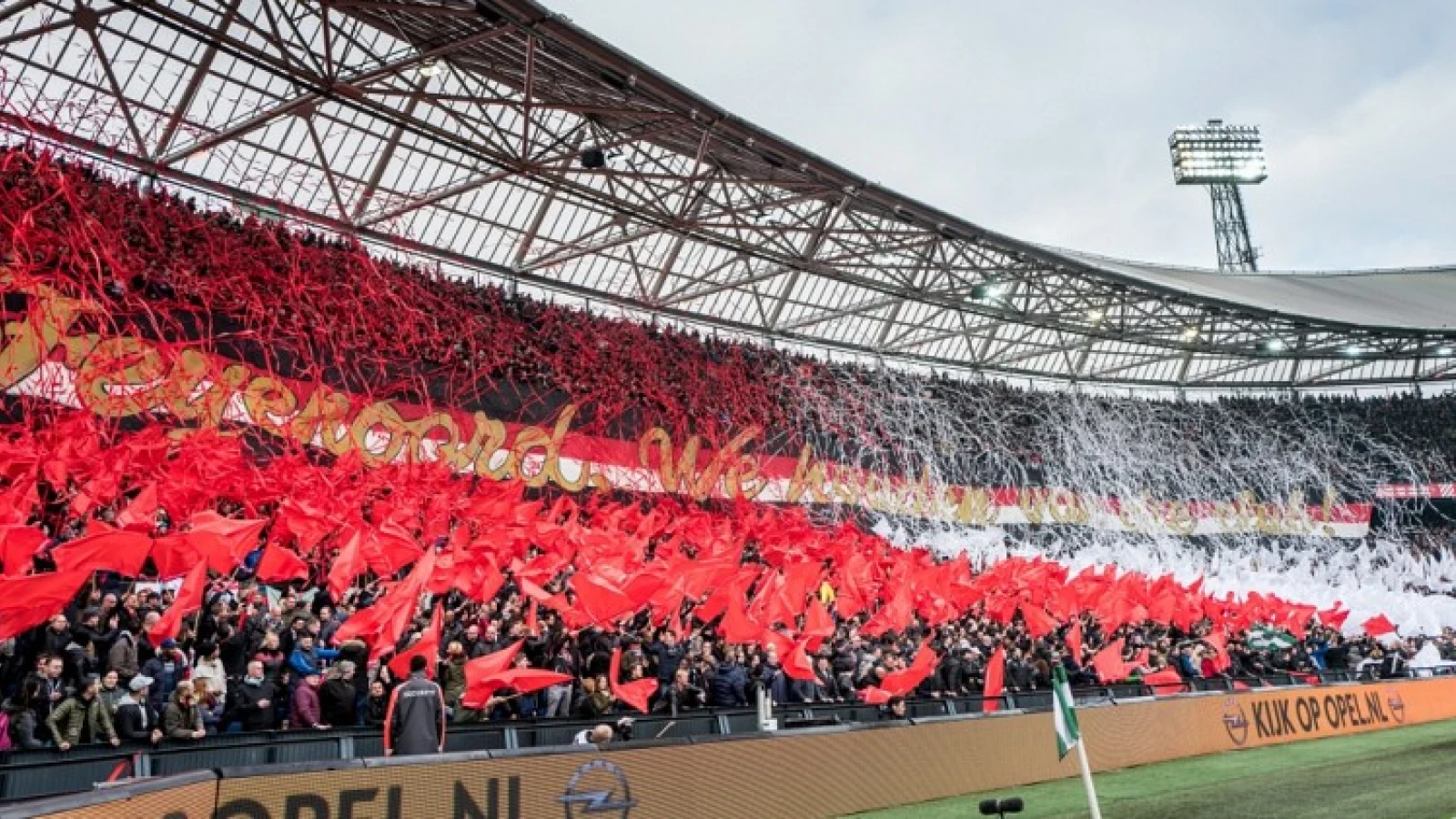 Feyenoord gaat actie ondernemen tegen verkopers nep-producten