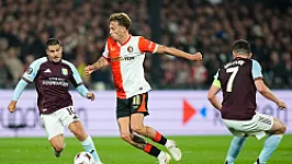 Feyenoord gaat in De Kuip strijdend ten onder tegen Aston Villa FC