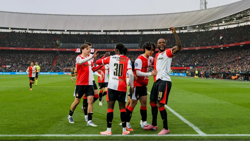STAND | Feyenoord blijft op drie punten voorsprong van PSV