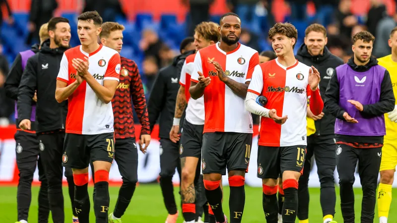 Lofzang voor Van Persie: 'Iedereen weet dat hij een grote legende is in het voetbal'