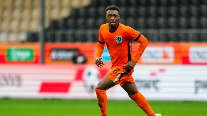 Milambo loopt zware blessure op bij Jong Oranje en moet operatie ondergaan