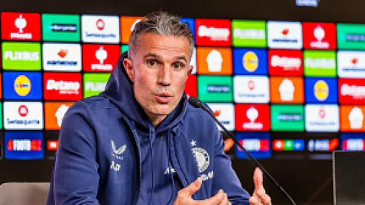 PraatMee | Hoe moet het middenveld ingevuld worden tegen VfB Stuttgart