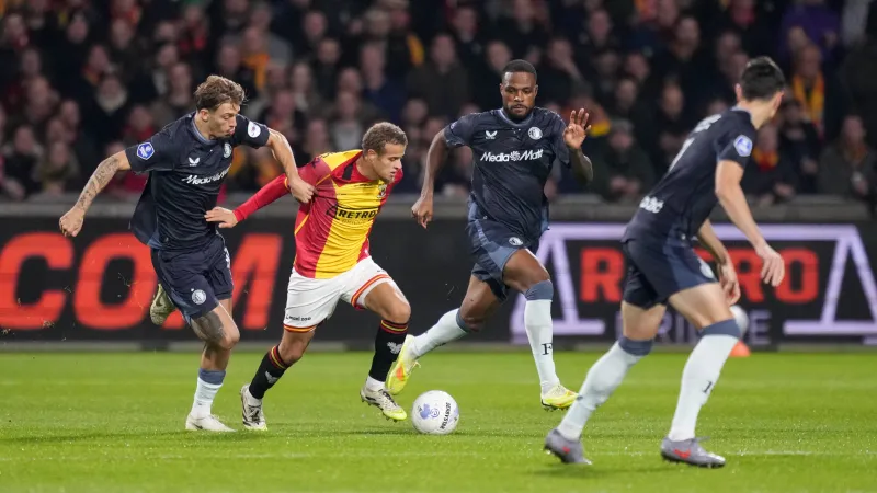 Feyenoord verliest van Go Ahead Eagles en is koppositie kwijt