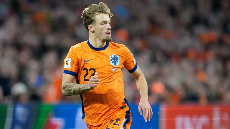 Valente-status verandert dynamiek: 'De lat gaat ook wel op Oranje niveau liggen'