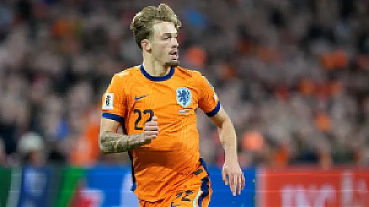 Valente-status verandert dynamiek: 'De lat gaat ook wel op Oranje niveau liggen'