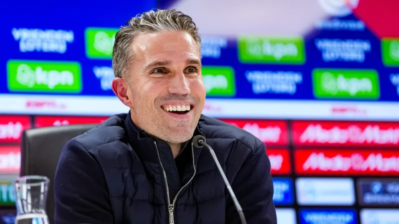 LIVESTREAM 14:30 | Persconferentie Van Persie in aanloop naar NEC Nijmegen