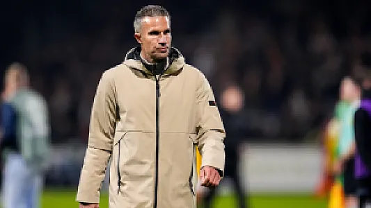 Vermoedelijke opstelling: 'Van Persie voert noodgedwongen wijziging door'