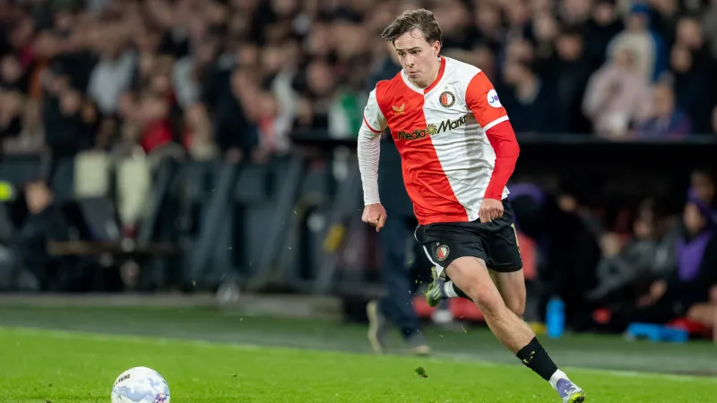 Keuzes voor Van Persie: wie moet er op de flanken?