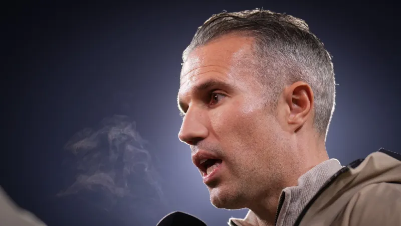 Van Persie: 'Ik behandel hem net als iedere andere speler'