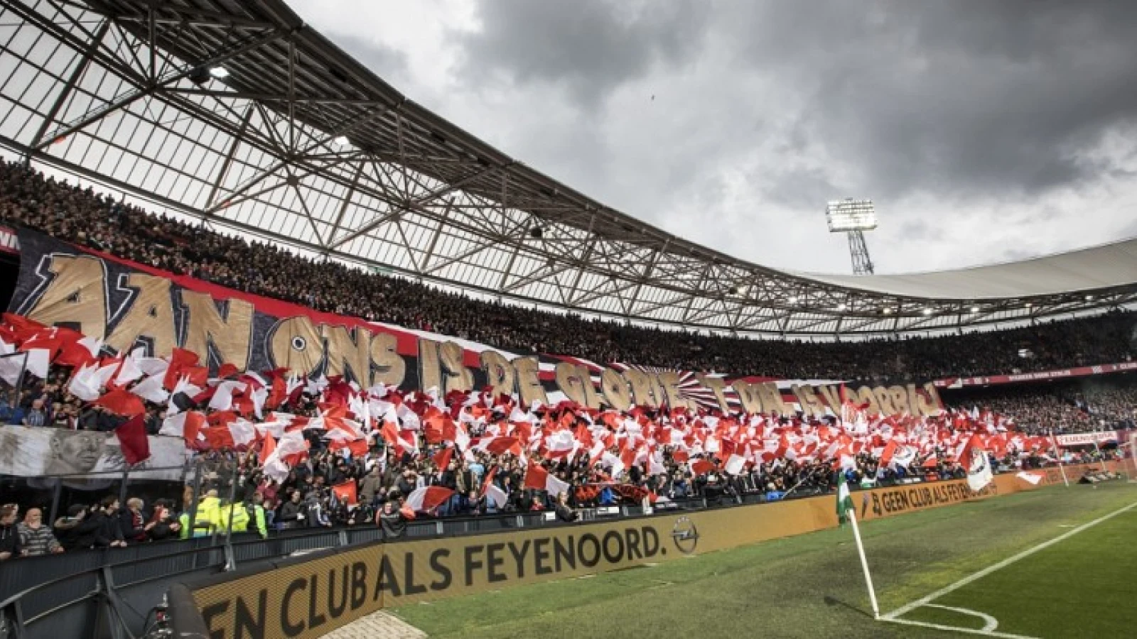 VIDEO | Mancave op zolder van Feyenoordsupporter