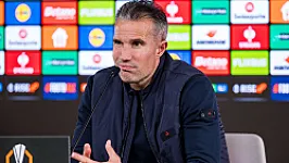 Van Persie wil niks van commentaar weten: 'Ik weet niet beter'