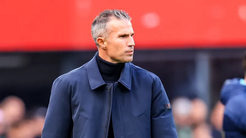 OPSTELLING | Van Persie verrast op middenveld