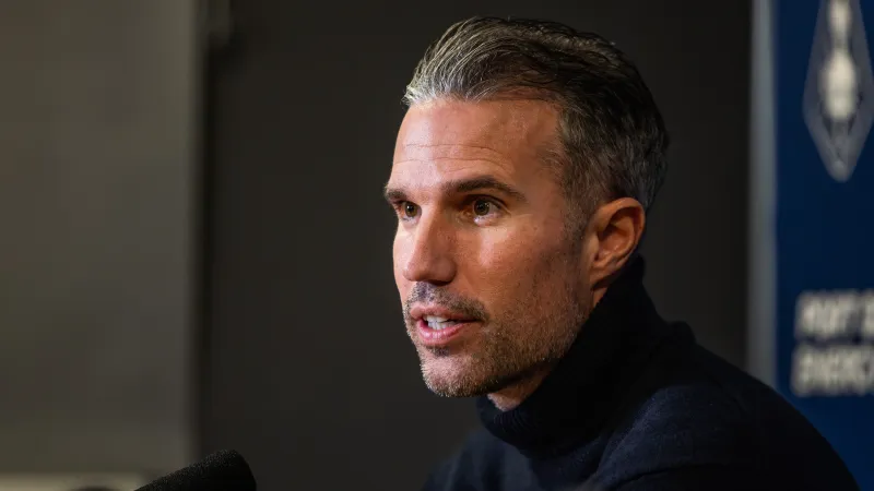 Driessen fileert Van Persie: 'Priske beduidend beter in Europa'
