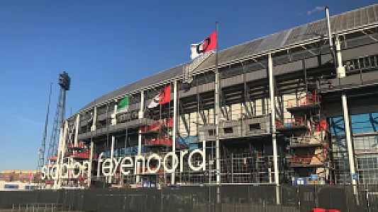 PraatMee | Behoudt en renovatie van De Kuip beste voor Feyenoord
