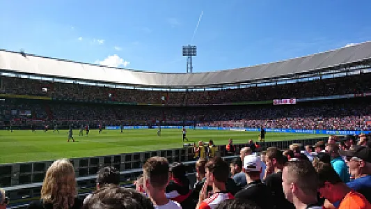 Feyenoord met vol uitvak naar Spanje