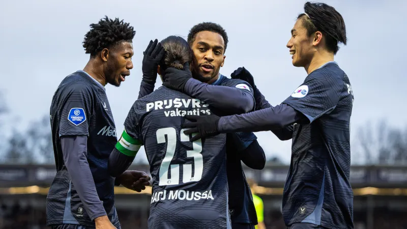 PraatMee | Welke spelers moet Van Persie vandaag opstellen?