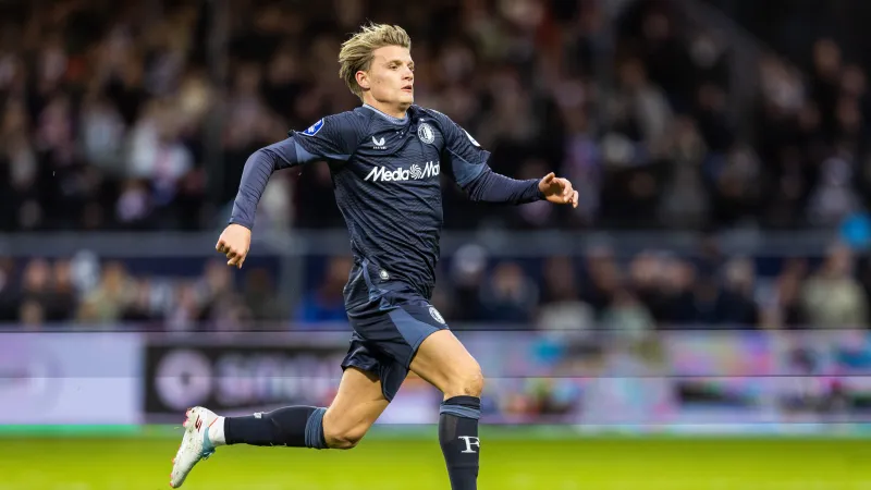 Sem Steijn geblesseerd naar de kant in wedstrijd tegen PEC Zwolle